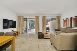 TV, ping pong - Nature Lover's Villa /Top Rated/3 mi to Disney (Kissimmee)