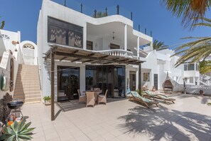 Outdoor dining - Casa Marga – Romantic Villa with Sea Views, Private Terrace and Wi-Fi (Costa Calma)