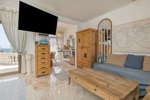 TV - Casa Marga – Romantic Villa with Sea Views, Private Terrace and Wi-Fi (Costa Calma)
