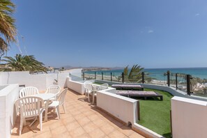 Outdoor dining - Vacation Home 'Casa Marga - A Romantic Villa' with Sea View, Private Terrace and Wi-Fi (Costa Calma)