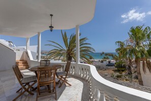 Outdoor dining - Vacation Home 'Casa Marga - A Romantic Villa' with Sea View, Private Terrace and Wi-Fi (Costa Calma)