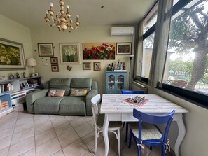 Dining - Casa Irene by the beach with garden and A/C (Monterosso al Mare)
