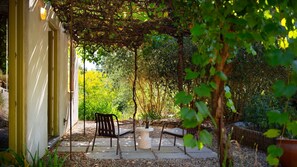 Terrace/patio - Dorado - Light Filled Retreat Near Lake (Daylesford)