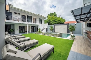 Terrace/patio - Casa Elite 13 bedroom house Central Jaco 30ppl (Jaco)