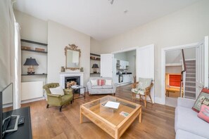 Unclassified image, 5 of 24, button - Spacious flat near Victoria and Warwick Square (London)