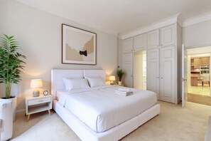 Unclassified image, 3 of 15, button - Vrbo Property (London)