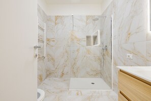 Shower, hair dryer, bidet, towels - Bnbest Palestrina 4 pax (Milano)