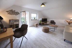 TV - Apartment "Barsch" with Balcony and Wi-Fi (Rade)