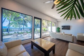 Interior - BEACH FRONT VILLA 11 Bedrooms Casa Playa Del Rey House (Jaco)