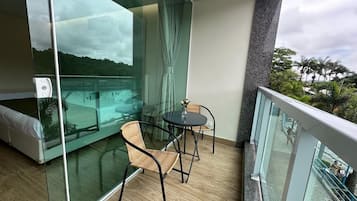Deluxe Suite, Pool View | Outdoor dining