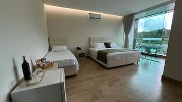 Deluxe Suite, Pool View