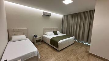 In-room safe, free WiFi