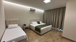 Phòng Suite Tiêu chuẩn | Két bảo mật tại phòng, truy cập Internet không dây miễn phí 