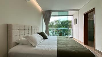 Deluxe Suite, Pool View