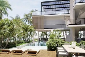Pool - Casa Las Palmas Grand Beachfront Luxury Villa in Jacó (Jaco)