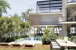 Pool - Casa Las Palmas Grand Beachfront Luxury Villa in Jacó (Jaco)
