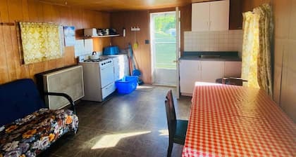 Bailey's Cottages (#1) Lake-front cabin