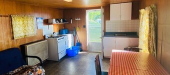 Bailey's Cottages (#1) Lake-front cabin