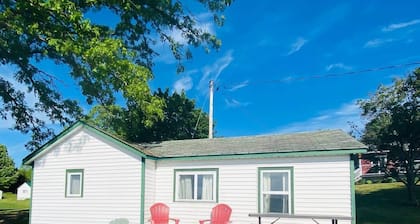Bailey's Cottages (#1) Lake-front cabin