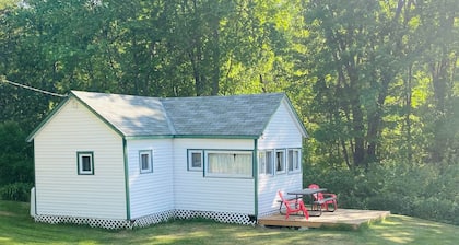 Bailey's Cottages (#5) - Quiet cabin on the lake