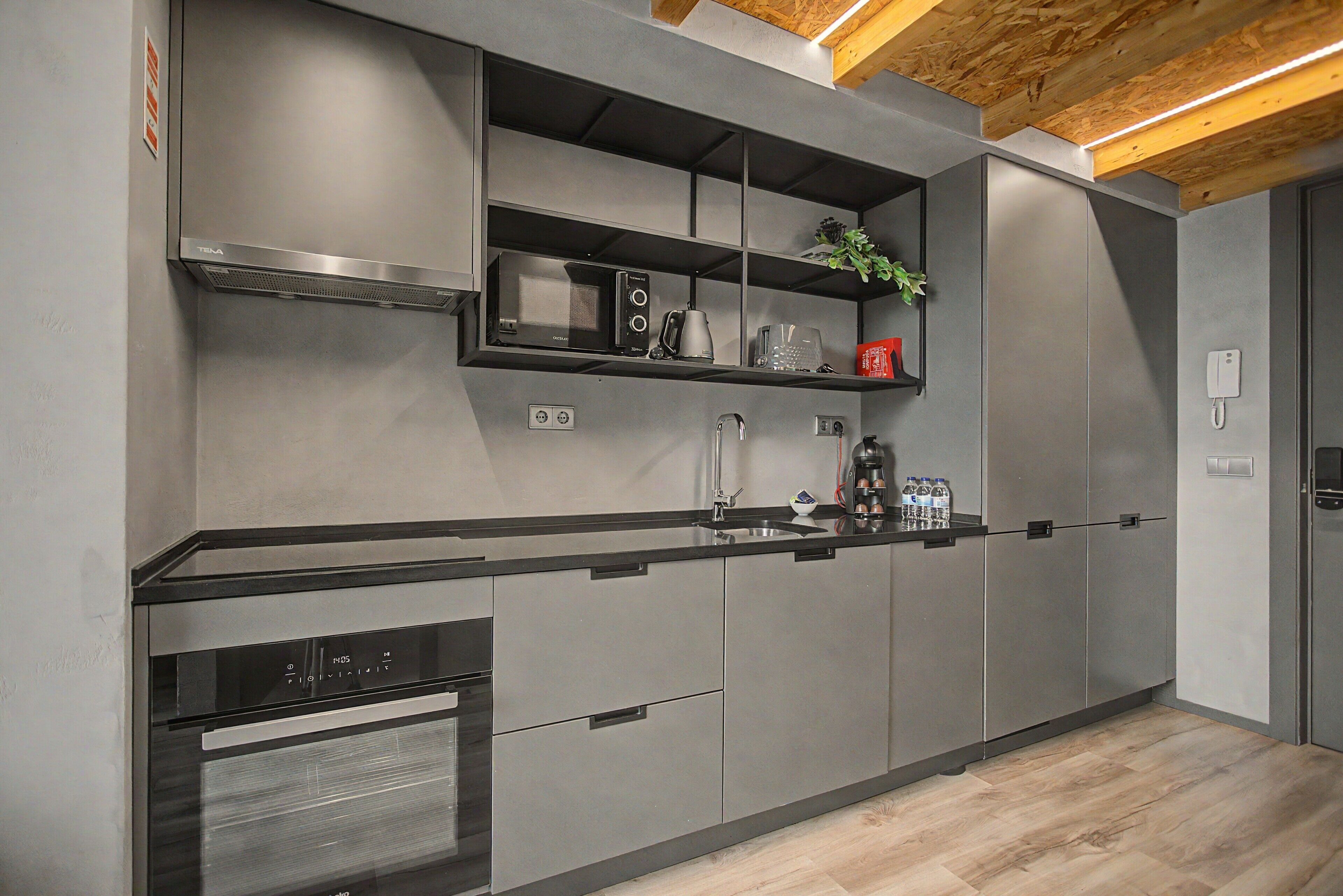Refrigerador, microondas, horno, placa de cocina