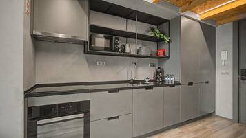 Refrigerador, microondas, horno, placa de cocina