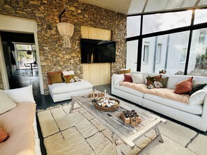 Unclassified image, 4 of 41, button - VILLA DES TERRES WITH POOL (Nîmes)