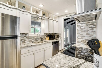 Pool. Game Room. Fast WiFi. 25 mile biking trail. Large Private back yard.