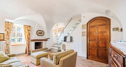 La Meridiana - Two Bedroom House, Sleeps 6