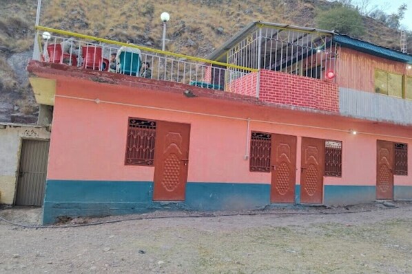 Deluxe Double Room, Mountain View - Al Noor Dam View Cottage & Refreshment (Muzaffarabad)