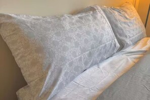 4 bedrooms, desk, free WiFi, bed sheets