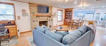 Big Deck Walk2Lake Fish Group Friendly Escape