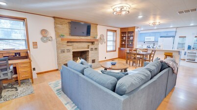 Big Deck Walk2Lake Fish Group Friendly Escape