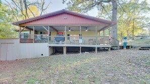 Exterior - Big Deck Walk2Lake Fish Group Friendly Escape (Cookson)