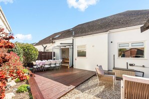 Outdoor dining - Sea Palm  | By My Getaways (Lancing)