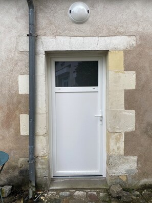 صورة غير مصنفة، 2 من 13، زرّ