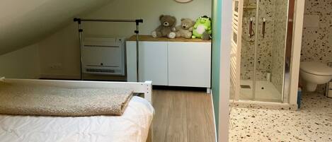 1 bedroom, WiFi, bed sheets