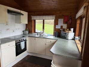 Cookware/dishes/utensils - Ash Lodge (Llanelli)