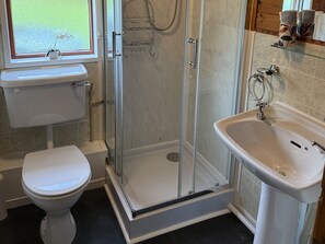 Bathroom - Oak Lodge (Llanelli)
