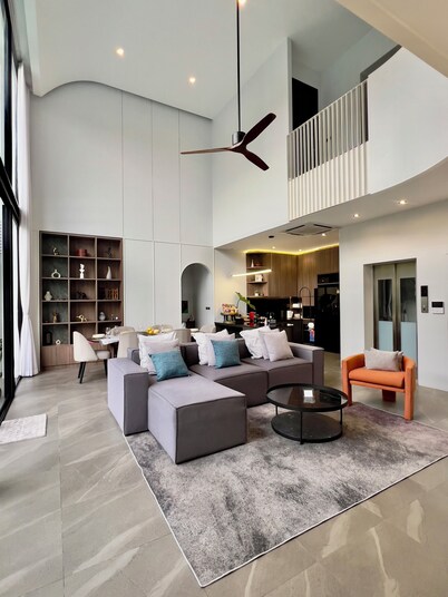 Luxury Modern 4BR Villa with Private Pool & Lift — Near Nimman-The Villa Dali