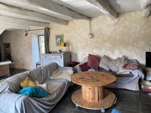 TV - Renovated old house on the edge of a forest, 10 minutes from the beach (Clohars-Carnoët)