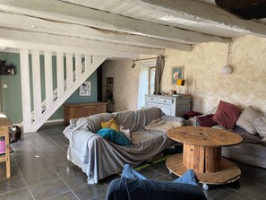 TV - Renovated old house on the edge of a forest, 10 minutes from the beach (Clohars-Carnoët)