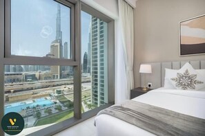 Luxury Apartment, Balcony, City View | Egyptian cotton sheets, premium bedding, in-room safe - Vogue | Downtown with Direct Access to Dubai Mall (Dubai)