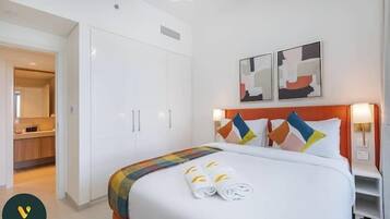 Luxe appartement, balkon, uitzicht op de stad | Lakens van Egyptisch katoen, luxe beddengoed, een kluis op de kamer