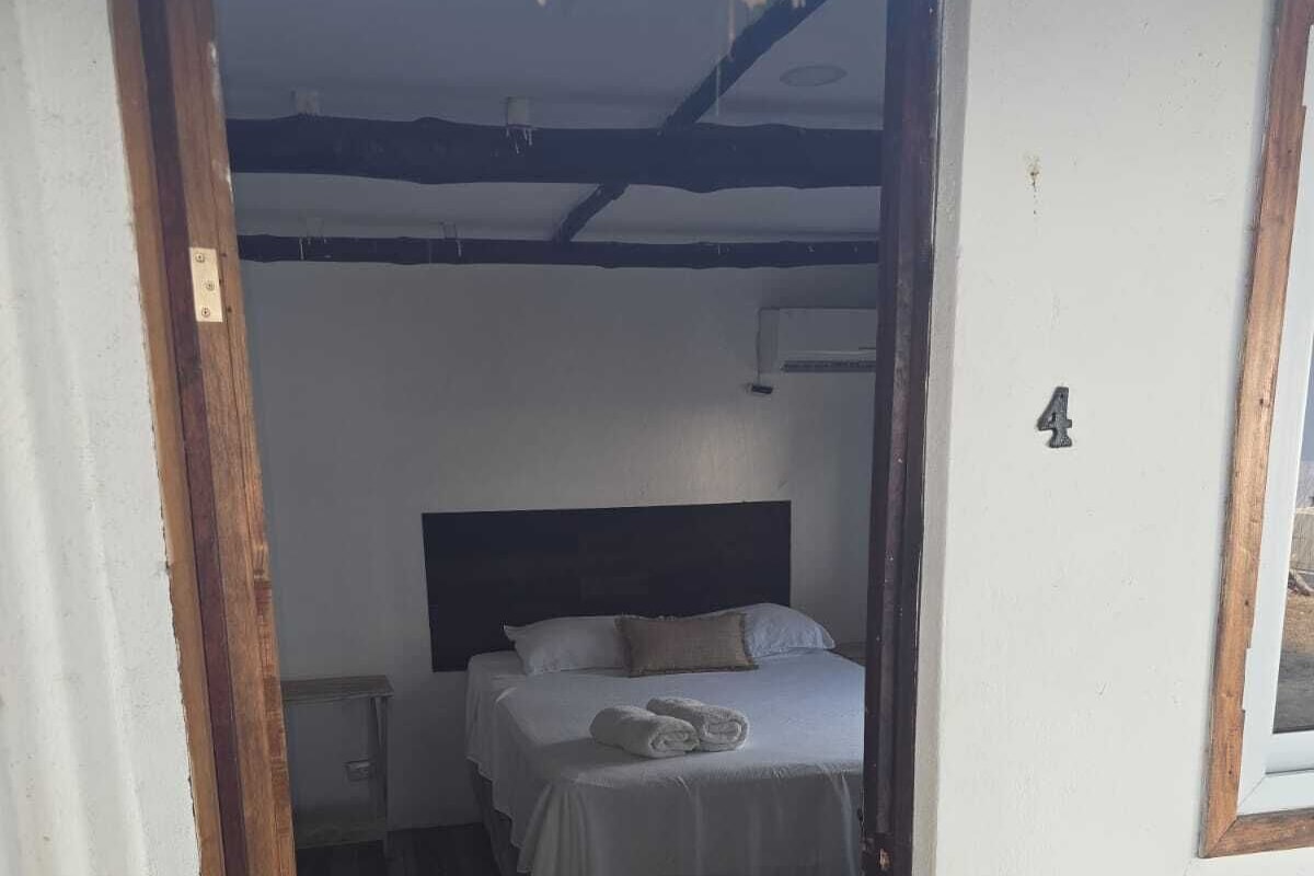 Habitación Deluxe doble, 1 cama de matrimonio, baño privado | Ropa de cama de alta calidad, cortinas opacas, wifi gratis