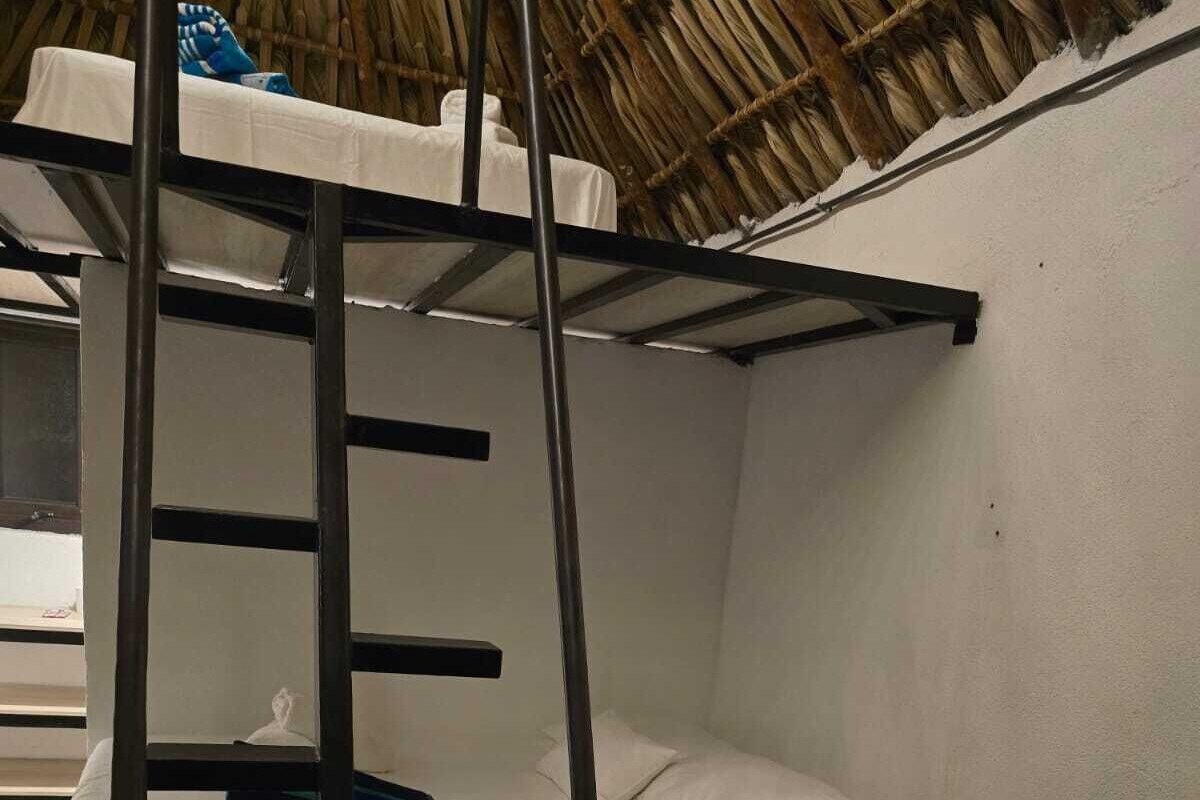 Habitación cuádruple Deluxe, baño privado | Ropa de cama de alta calidad, cortinas opacas, wifi gratis