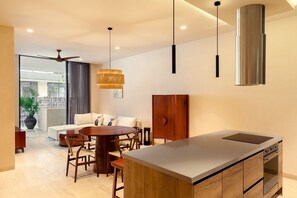 Nicht klassifiziertes Bild, 2 von 33, Schaltfläche