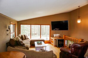 Smart TV, fireplace - Rib Mountain Cabin (Wausau)