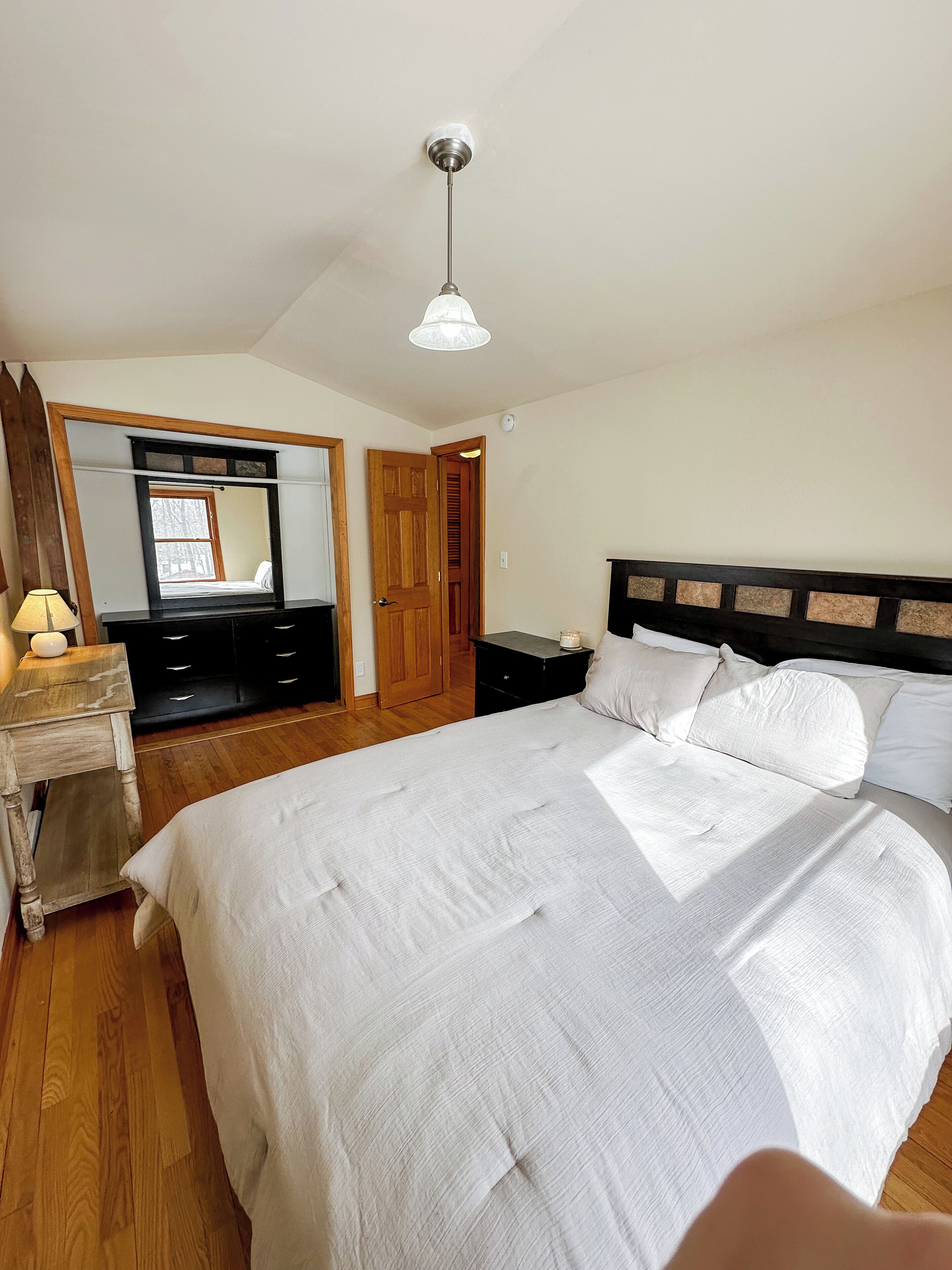 4 dormitoris, planxa i posts de planxar, Internet i roba de llit 