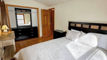 4 slaapkamers, een strijkplank/strijkijzer, internet, beddengoed